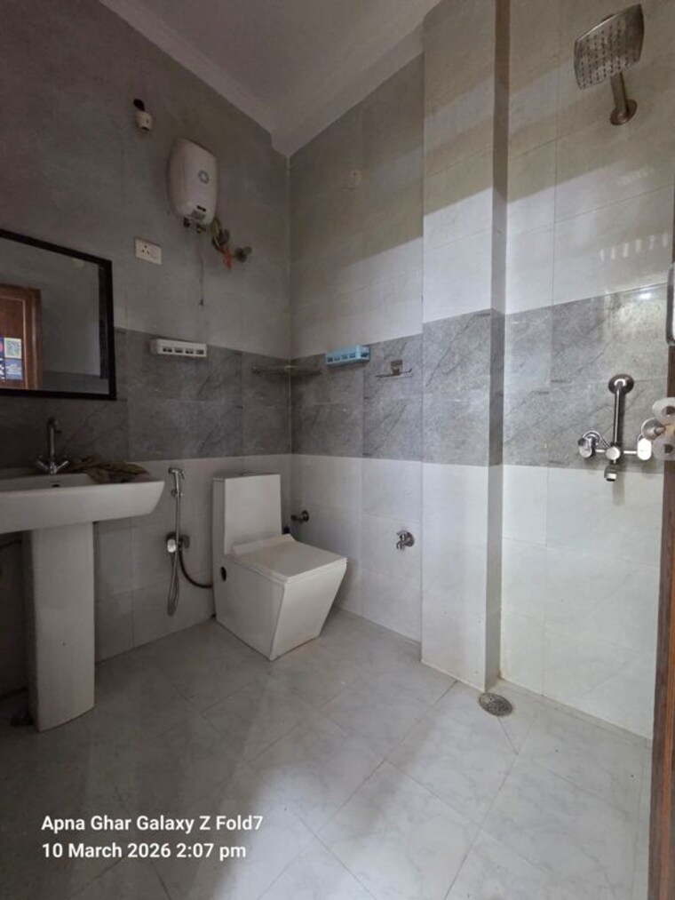 Bathroom, vasant kunj 2 Bedroom 1000 Sq.Ft. Builder Floor In Vasant Kunj Delhi 10316423