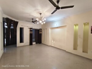 Room in 2 BHK Builder Floor at Vasant Kunj – for Rent