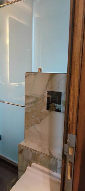 Furnished Amenities in 3 BHK Builder Floor at Kalkaji – for Sale