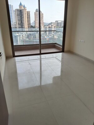 Room in 2 BHK Apartment at Prestige Siesta, Mulund West – for Sale