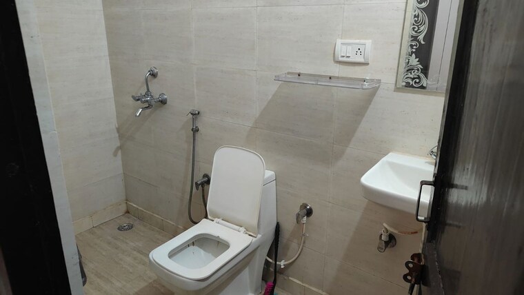 Bathroom, faridabad central 3 Bedroom 1250 Sq.Ft. Independent House In Faridabad Central Faridabad 10316460