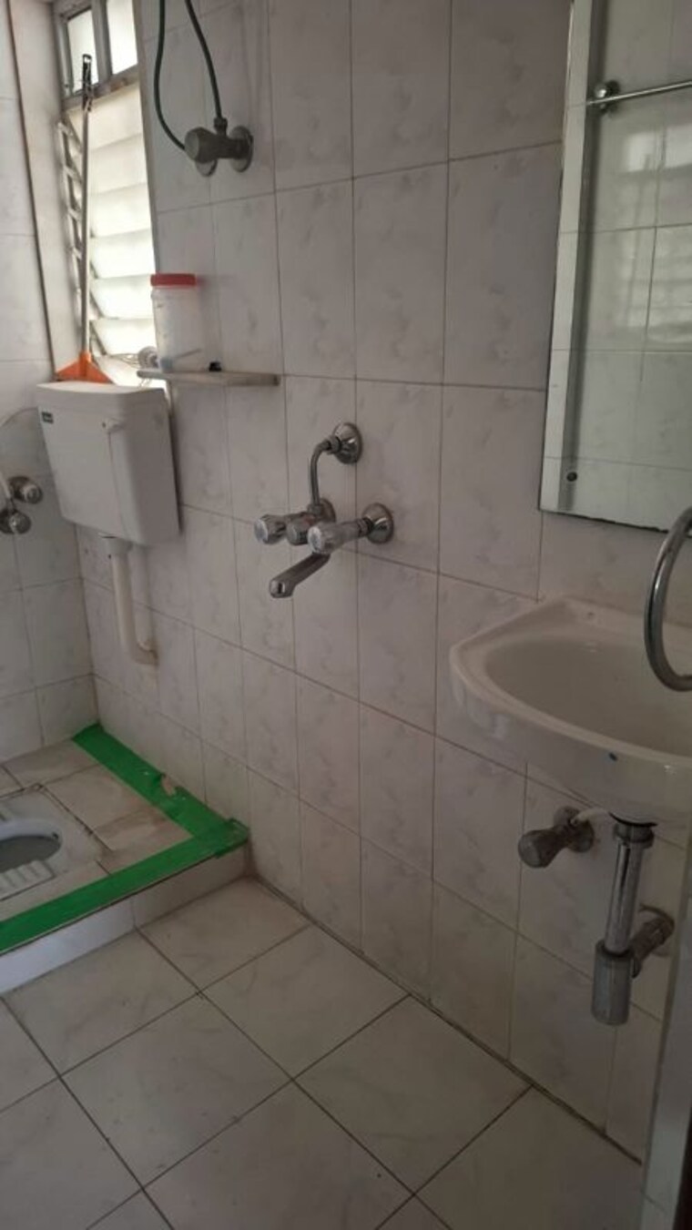 Bathroom, aarti-shanti-nagar-chs 1 Bedroom 410 Sq.Ft. Apartment In Mira Road East Thane 10316527