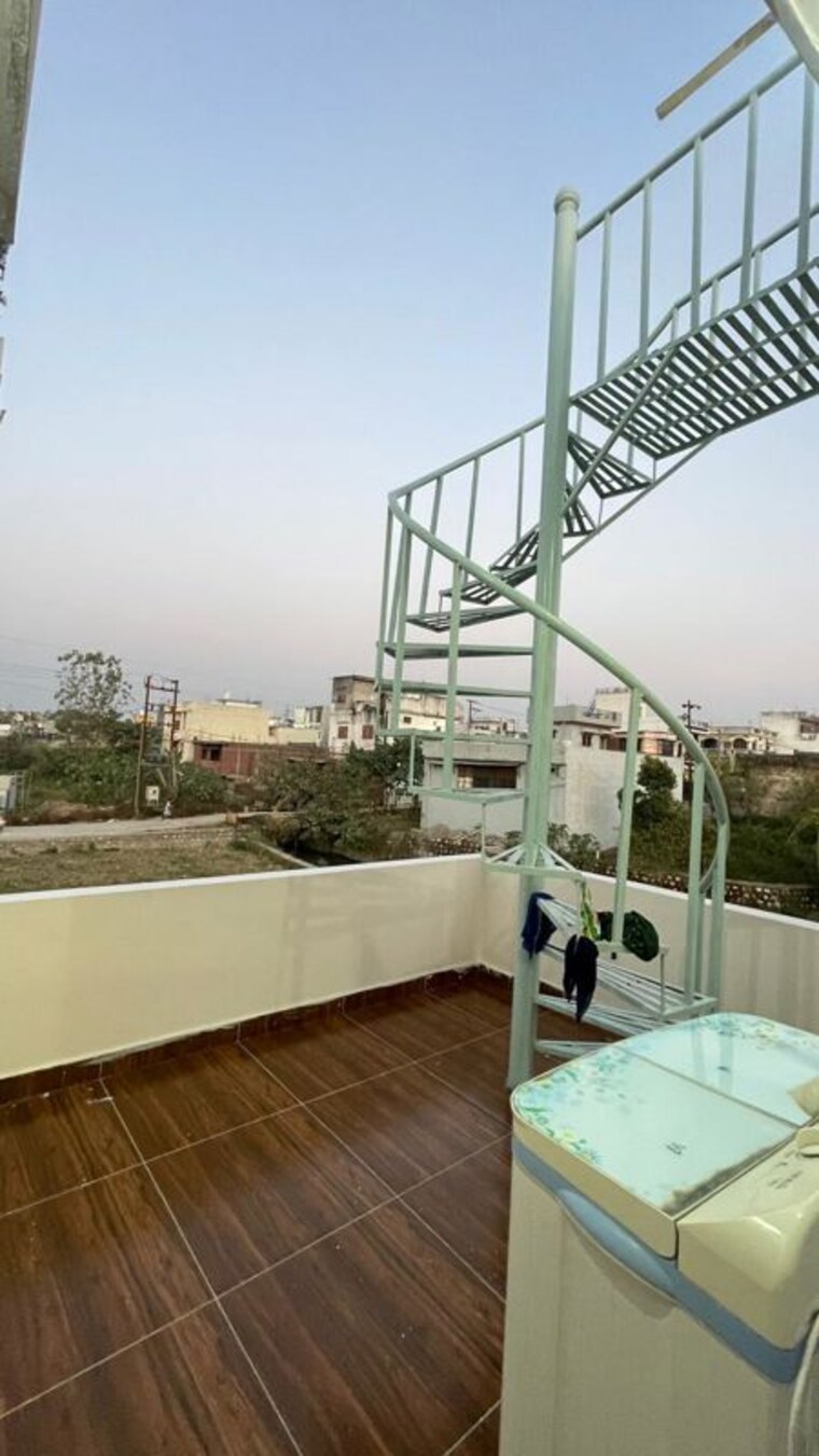 Balcony, shimla bypass road 4 Bedroom 88 Sq.Yd. Independent House In Shimla Bypass Road Dehradun 10316536