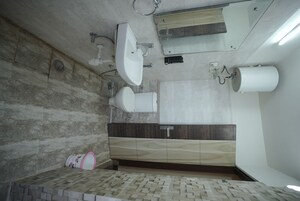 Bathroom in 6+ BHK Apartment at Paldi Meena – for Sale
