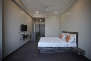 Bedroom in 6+ BHK Apartment at Paldi Meena – for Sale