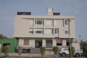 6+ BHK Apartment For Sale in Paldi Meena