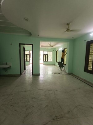 Room in 3 BHK Builder Floor at Sector 46 – for Rent