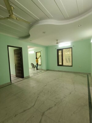 Room in 3 BHK Builder Floor at Sector 46 – for Rent