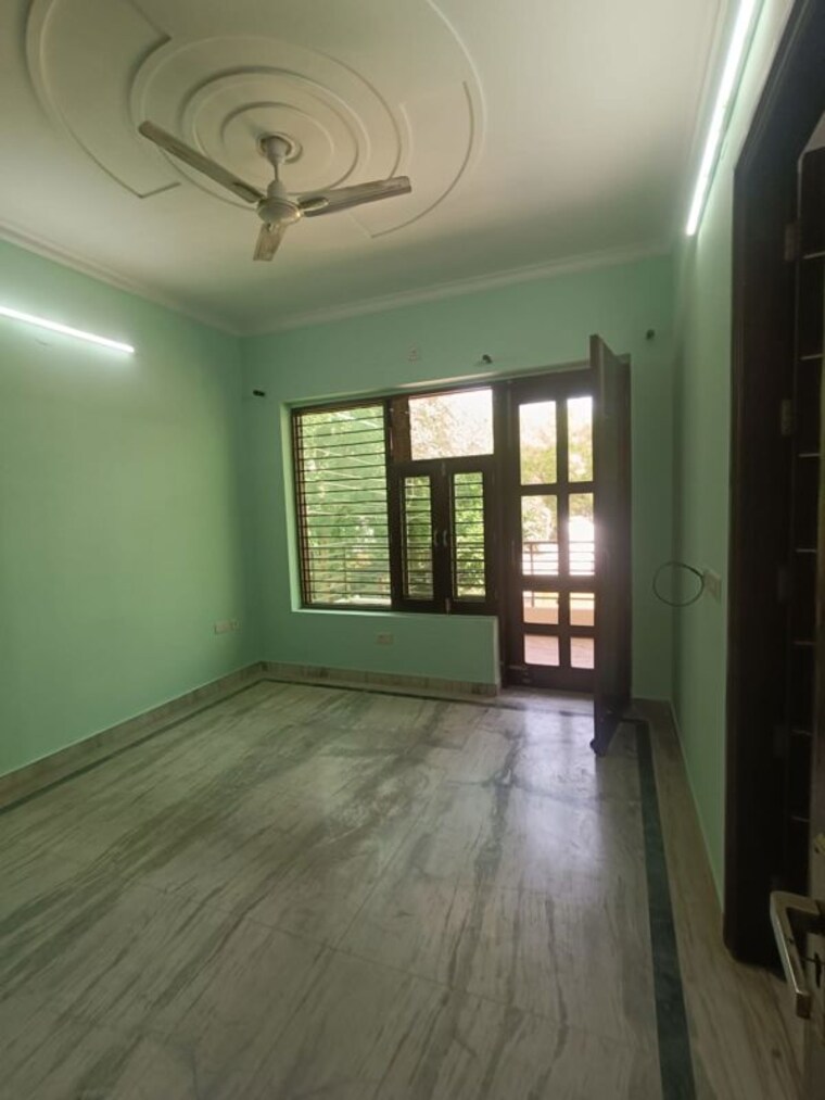 Room, sector 46 3 Bedroom 1650 Sq.Ft. Builder Floor In Sector 46 Gurgaon 10316547