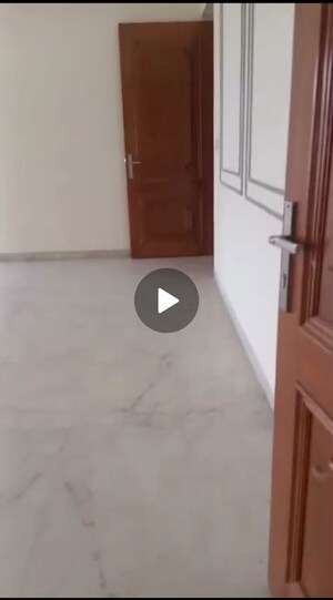 Room in 4 BHK Builder Floor at Sector 21 – for Rent