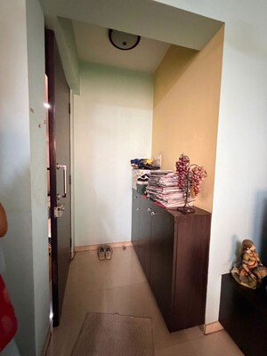 Furnished Amenities in 3 BHK Apartment at Neelkanth Palms, Kapur Bawdi – for Rent