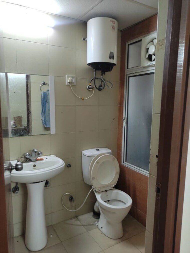 Bathroom, mahagun-mywoods-ii 3 Bedroom 1520 Sq.Ft. Apartment In Sector 16c Greater Noida Greater Noida 10316677