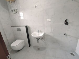 Bathroom in 1 BHK Builder Floor at Hsr Layout Sector 2 – for Rent