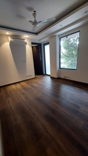 Room in 2.5 BHK Apartment at Mahindra Aura Phase III, Sector 110a – for Rent