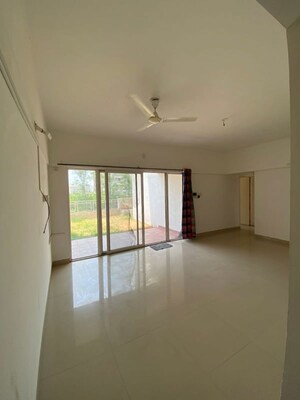 Room in 2 BHK Apartment at Godrej Horizon, Mohammadwadi – for Rent