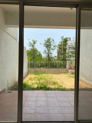 Room in 2 BHK Apartment at Godrej Horizon, Mohammadwadi – for Rent