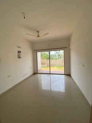Room in 2 BHK Apartment at Godrej Horizon, Mohammadwadi – for Rent
