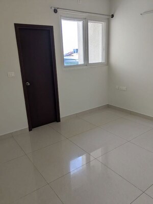 Room in 3 BHK Apartment at Prestige Falcon City, Konanakunte – for Rent