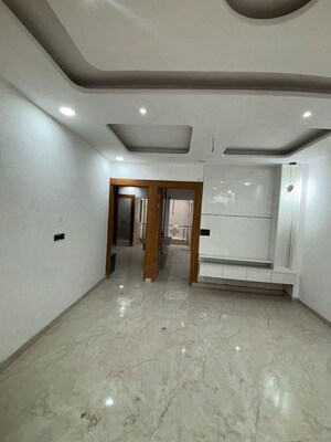 Room in 4 BHK Builder Floor at BPTP District 3, Sector 85 – for Rent