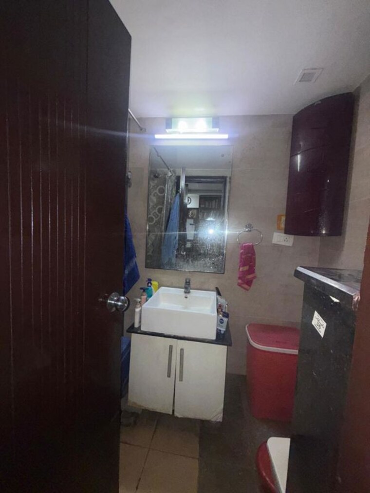Bathroom, kailash hills 3 Bedroom 1600 Sq.Ft. Builder Floor In Kailash Hills Delhi 10316855