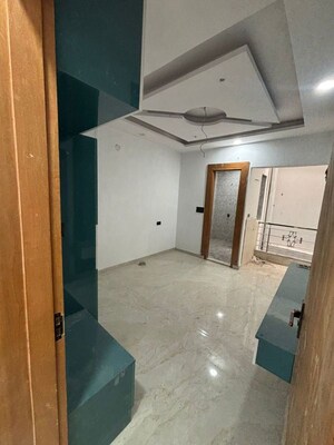 Kitchen in 3 BHK Builder Floor at BPTP District Phase 2, Sector 84 – for Sale