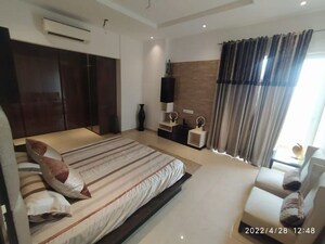 Bedroom in 4 BHK Builder Floor at BPTP District Phase 2, Sector 84 – for Sale