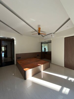 Bedroom in 3 BHK Apartment at Gym View, Khar West – for Rent