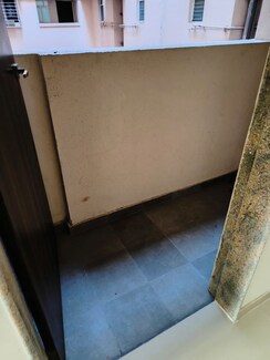 2 BHK + Servant Room Apartment For Rent in The Pearl