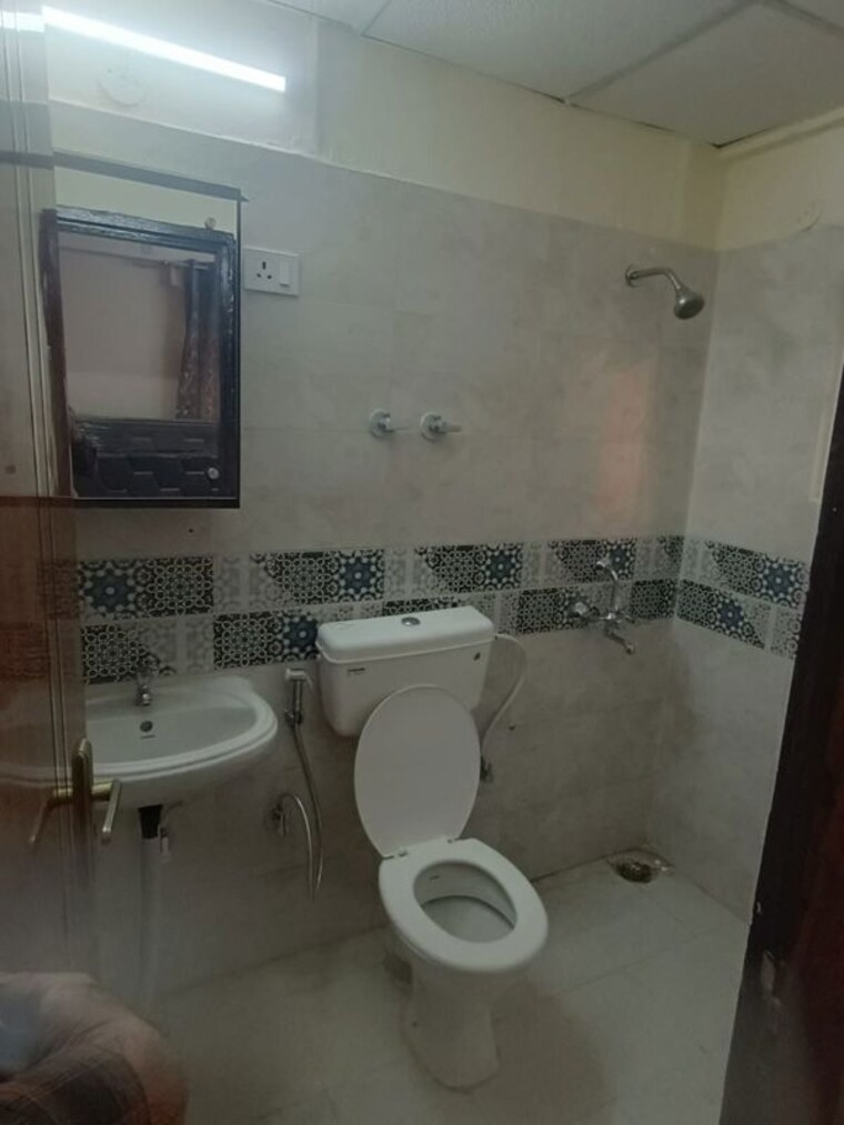 Bathroom, signature-global-prime 2 Bedroom 1000 Sq.Ft. Apartment In Sector 63a Gurgaon 10316917
