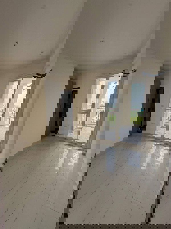 3 BHK 1600 Sq.Ft. Apartment in GHB Splande