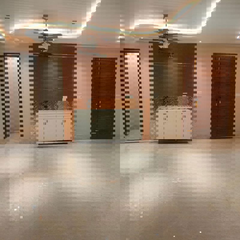 5 BHK + Pooja Room,Study Room,Extra Room,Basement,Store Room 2600 Sq.Ft. Builder Floor in BPTP District Phase 2