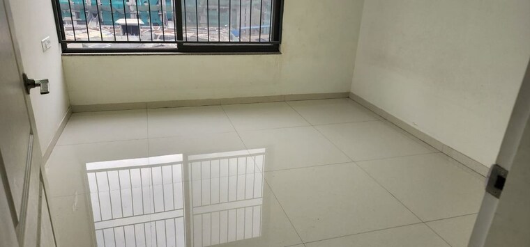 Master Bedroom, kumar-palmspring-towers 3 Bedroom 1600 Sq.Ft. Apartment In Undri Pune 10316973