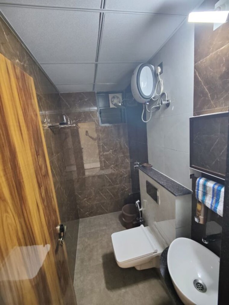Bathroom, thaltej 3 Bedroom 1818 Sq.Ft. Apartment In Thaltej Ahmedabad 10308380