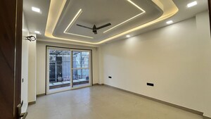 Room in 3 BHK Builder Floor at Sushant Lok I – for Rent