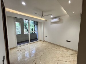 Room in 3 BHK Builder Floor at Sushant Lok I – for Rent