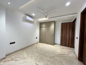 Room in 3 BHK Builder Floor at Sushant Lok I – for Rent