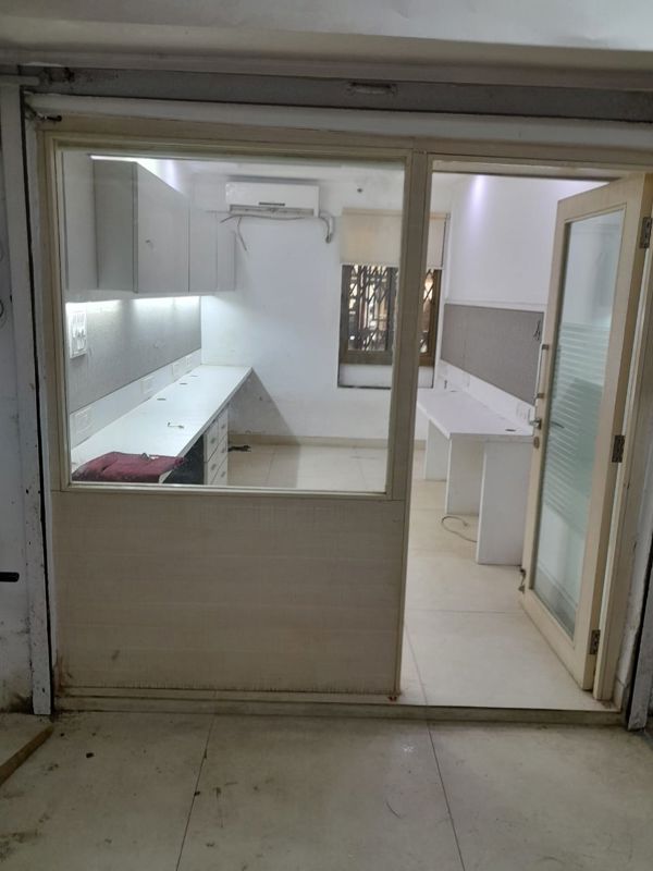 Retail Shop For Rent in Hilton Tower