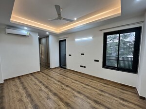 Room in 3 BHK Builder Floor at Sector 43 – for Rent