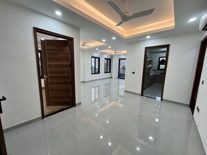 Room in 3 BHK Builder Floor at Sector 43 – for Rent