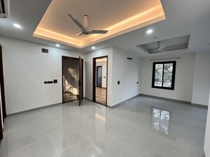 Room in 3 BHK Builder Floor at Sector 43 – for Rent