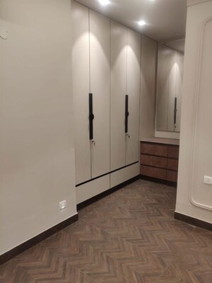 Room in 3 BHK Builder Floor at Sushant Lok I – for Rent