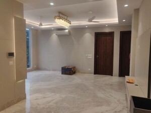 Room in 3 BHK Builder Floor at Sushant Lok I – for Rent