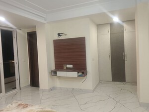 Room in 3 BHK Builder Floor at Sector 46 – for Rent