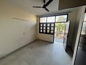 Room in 2 BHK Builder Floor at Sushant Lok I – for Rent