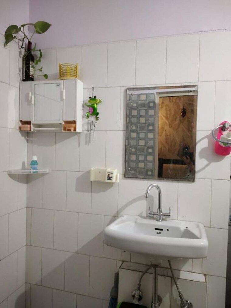 Bathroom, irwo-classic-apartment 2 Bedroom 1040 Sq.Ft. Apartment In Sector 57 Gurgaon 10317017