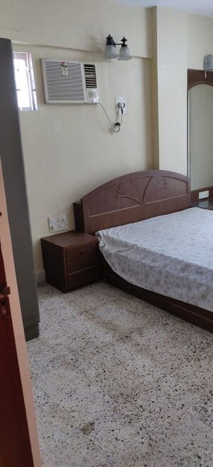Bedroom in 1 BHK Apartment at Bandra West – for Rent