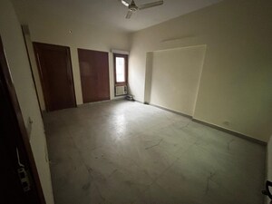 Room in 4 BHK Builder Floor at Sector 50 – for Sale