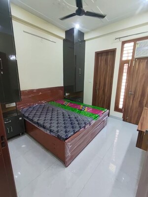 Bedroom in 2 BHK Builder Floor at Sector 42 – for Rent
