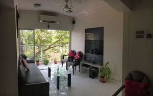 Team Area in 2 BHK Apartment at Malabar Hill – for Sale