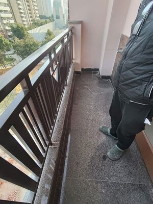 Balcony in 2 BHK Builder Floor at Sector 42 – for Rent